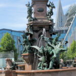 Architekturrundgang Leipzig - Universität und Mendebrunnen