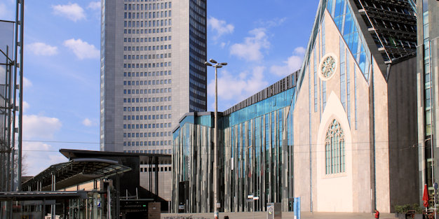 Cityhochhaus (unten vor dem Eingang)
