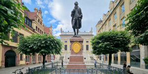 Naschmarkt mit Goethedenkmal und Alter Handelsbörse