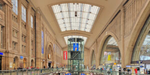 Querbahnsteig auf dem Hauptbahnhof Leipzig