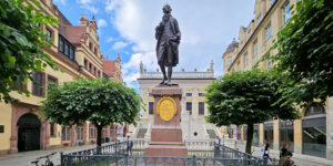 Naschmarkt Leipzig mit Goethedenkmal und Alter Handelsbörse