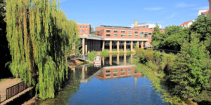 Karl-Heine-Kanal und Stelzenhaus in Plagwitz