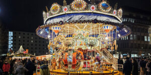 Historisches Karussell auf dem Weihnachtsmarkt in Leipzig