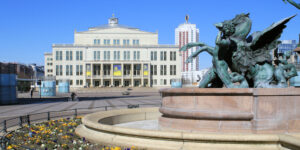 Opernhaus und Wintergartenhochhaus in Leipzig
