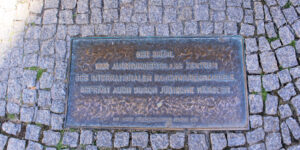 Gedenktafel für die jüdischen Pelzhändler am Brühl in Leipzig