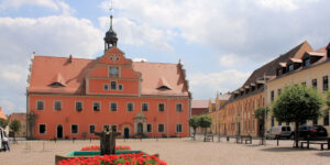 Das Rathaus mit dem Roland am Markt in Belgern